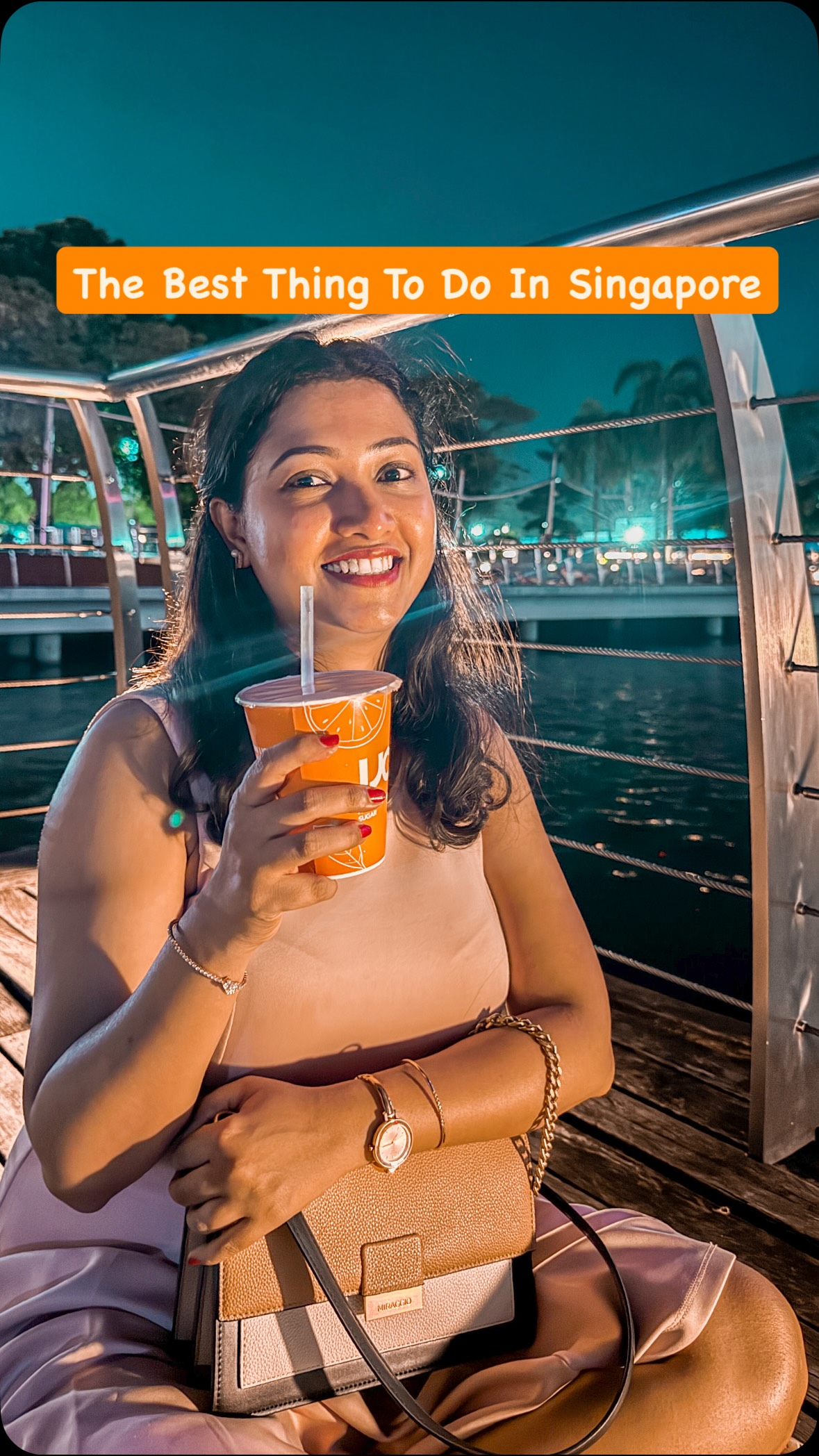 Freshly squeezed orange juice after walking under humid Singapore weather or joy of watching it automatically getting ready inside the vending machine….not sure what is the reason. But we had this multiple times during our Singapore trip.@visit_singaporein @visit_singapore @ijoozindonesia @ijooz_sg#mytravellingstilettos #ijooz #singapore #visitsingapore