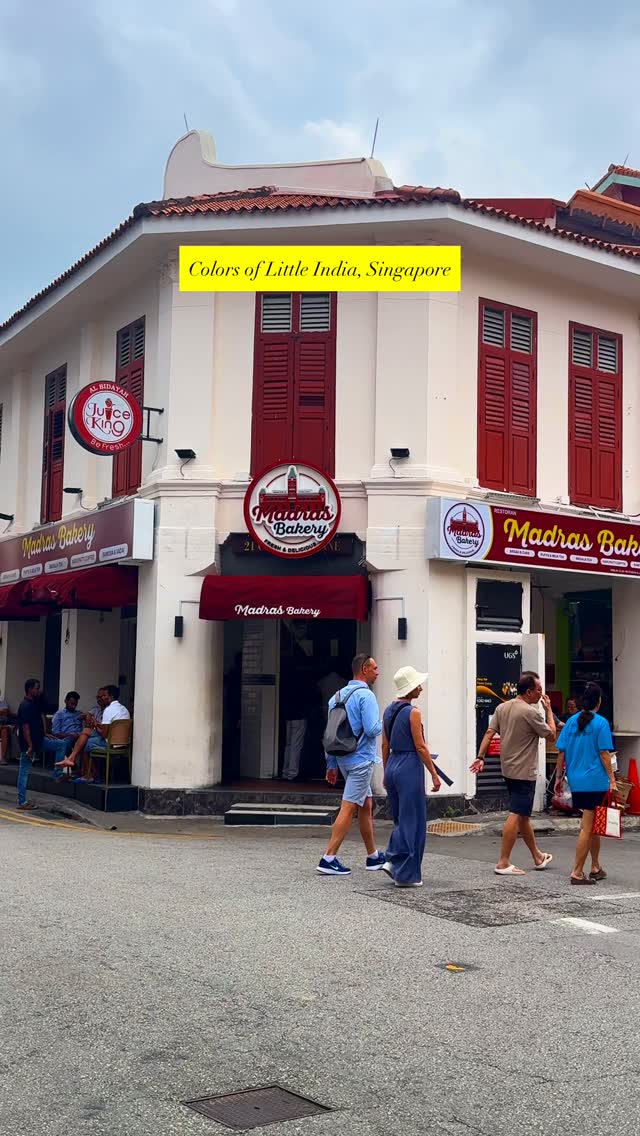 Little India… a vibrant & colorful neighborhood in Singapore.✅ Must Visit@visit_singapore @visit_singaporein @stb_sg#visitsingapore #littleindiasingapore #mustvisitsingapore